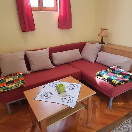 Apartment 3 *
